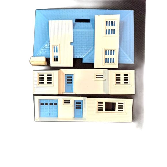 Plasticville House and Garage O & S Gauge Blue Roof, w/ Chimney, Snap Together - Picture 5 of 5
